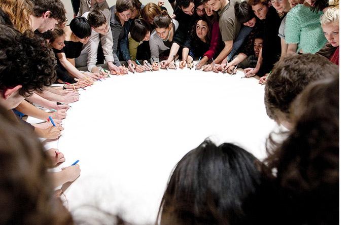 One hour in one minute: 60 participants drew a small section of a circle in 60 seconds.